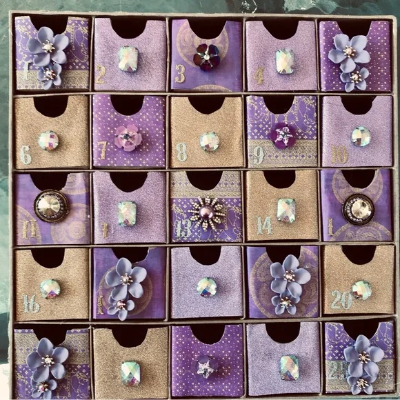 Selection of two bling 25 drawers in Red theme or Lavender theme